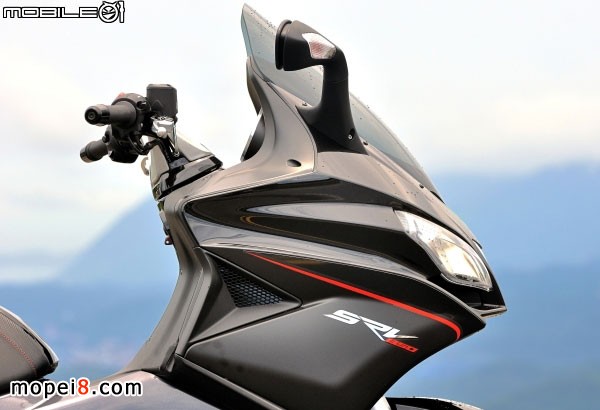 Śٿ_(d)Aprilia SRV850